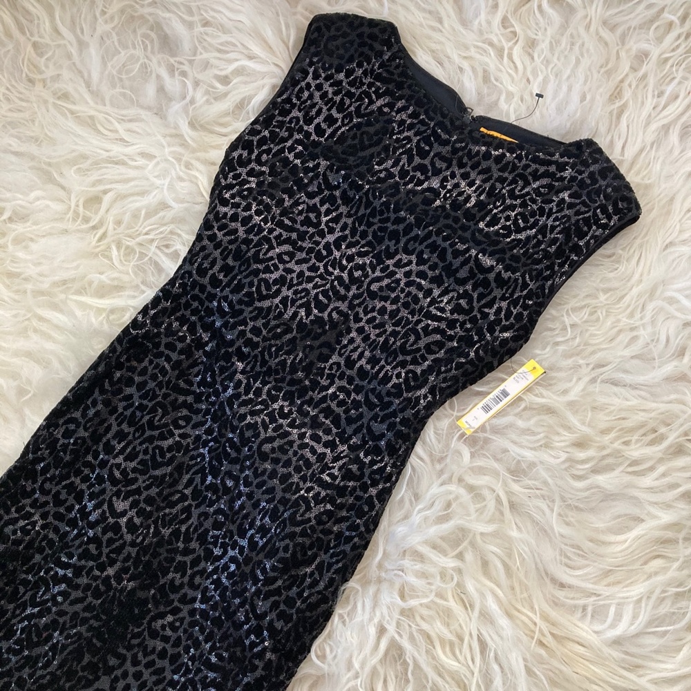 Alice + Olivia Frankie Sequin Dress - Picture 4 of 11
